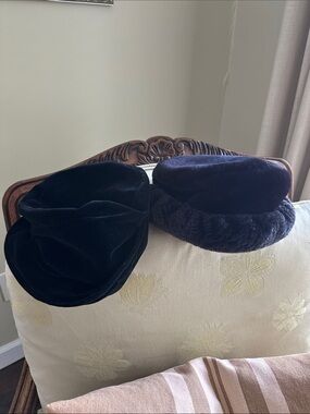 Betmar 2 black beautiful hats barely worn moved fr Chicago soon after purchased